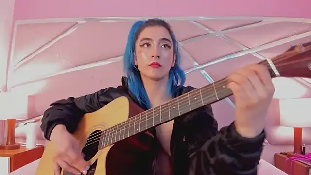 Snapshot of Lunapage chatting on March 4, 7:11 pm Lunapage online show from March 4, 7:11 pm