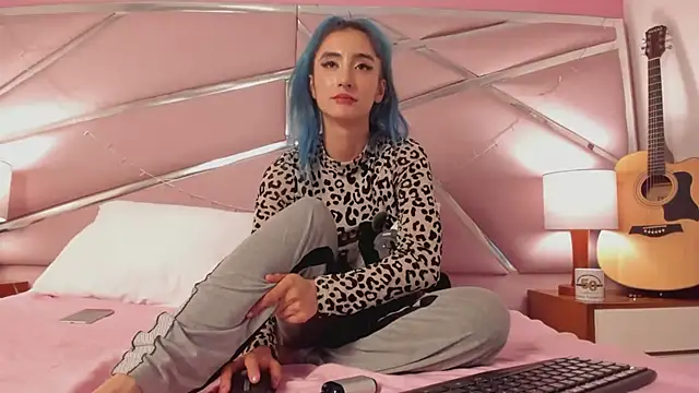 Snapshot of Lunapage chatting on March 21, 4:07 pm Lunapage online show from March 21, 4:07 pm