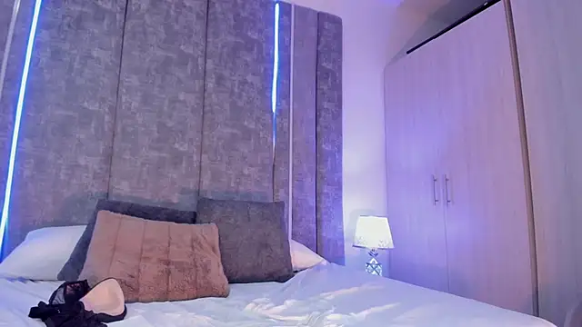 Snapshot of MadelineJones chatting on February 11, 11:01 pm MadelineJones online show from February 11, 11:01 pm