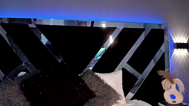 Snapshot of MadelineJones chatting on March 22, 11:53 pm MadelineJones online show from March 22, 11:53 pm