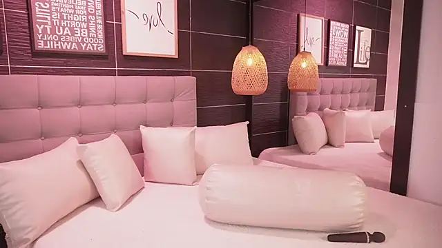 Bella TS  online show from December 4, 9:34 pm