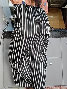 Manpreet kaur21 online show from February 22, 1:13 pm