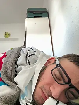 Snapshot of sperakevin98 chatting on November 9, 1:53 pm sperakevin98 online show from November 9, 1:53 pm