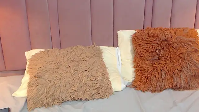 Snapshot of SabrinaDevill chatting on February 19, 4:11 pm SabrinaDevill online show from February 19, 4:11 pm