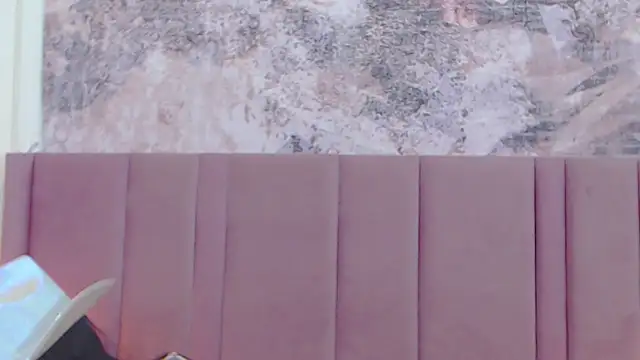 Snapshot of SabrinaDevill chatting on October 31, 1:23 pm SabrinaDevill online show from October 31, 1:23 pm