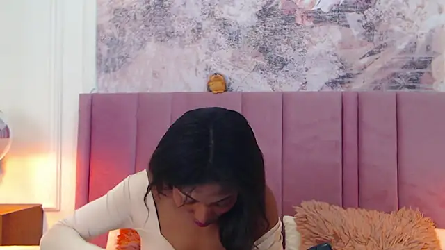 Snapshot of SabrinaDevill chatting on November 28, 1:03 pm SabrinaDevill online show from November 28, 1:03 pm