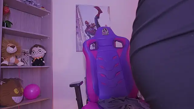 madelyn rose  online show from March 31, 6:19 pm