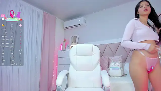 Snapshot of ania_sweet18 chatting on March 22, 12:06 am ania sweet18 online show from March 22, 12:06 am