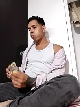 Snapshot of chero_95 chatting on April 7, 10:42 pm chero 95 online show from April 7, 10:42 pm