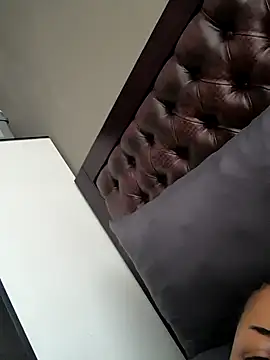 ExclusiveLeexx online show from March 9, 7:45 am