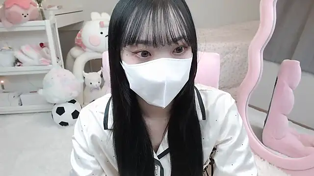 momo room online show from December 12, 9:30 am