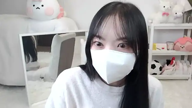 momo room online show from April 4, 12:24 pm