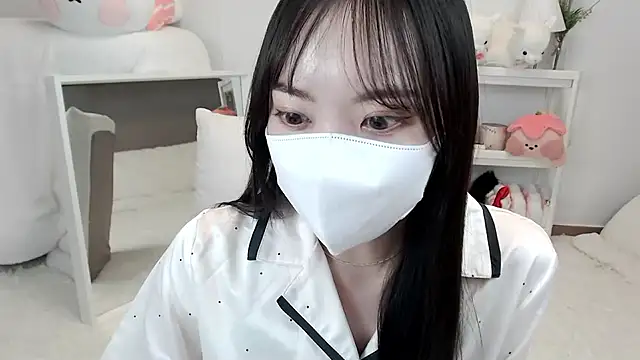 momo room online show from May 15, 11:17 am