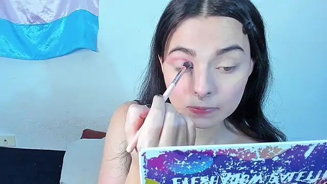 Snapshot of elizabethtaylorxxx chatting on July 15, 12:27 am elizabethtaylorxxx online show from July 15, 12:27 am