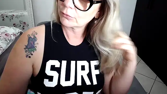 Snapshot of Micchellina chatting on December 1, 10:21 pm Micchellina online show from December 1, 10:21 pm