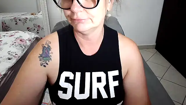 Snapshot of Micchellina chatting on December 2, 1:25 am Micchellina online show from December 2, 1:25 am