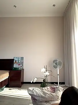 Hott Lolla online show from September 14, 6:45 am