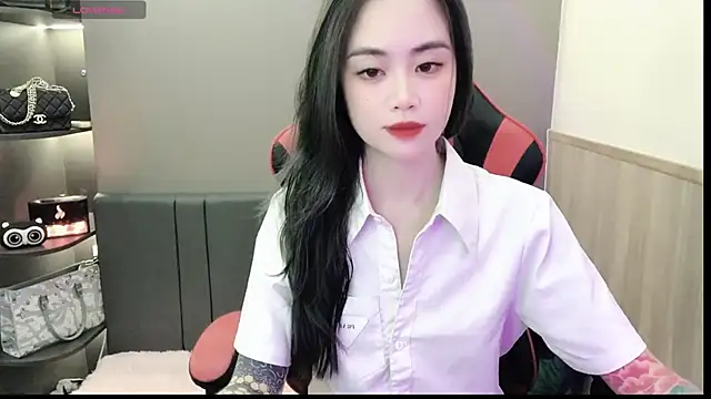 Snapshot of witch-39 chatting on December 6, 7:43 am witch-39 online show from December 6, 7:43 am