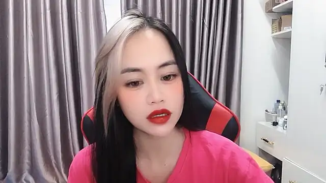 Snapshot of witch-39 chatting on February 2, 5:17 am witch-39 online show from February 2, 5:17 am