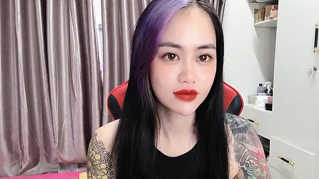 Snapshot of witch-39 chatting on February 6, 1:10 am witch-39 online show from February 6, 1:10 am