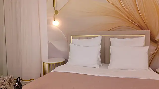 Snapshot of CamillaLarson chatting on February 25, 3:16 am CamillaLarson online show from February 25, 3:16 am