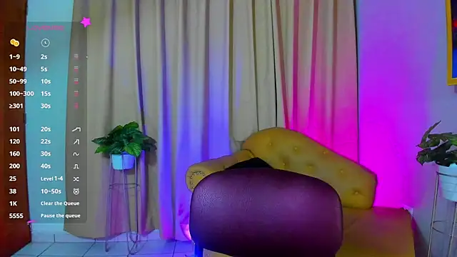 Snapshot of StarMilf chatting on February 13, 12:32 pm StarMilf online show from February 13, 12:32 pm