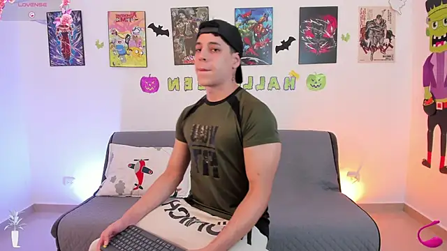 jonathanjoestar  online show from October 31, 9:49 pm