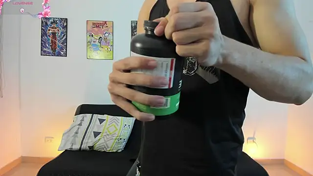 jonathanjoestar  online show from December 18, 11:11 pm