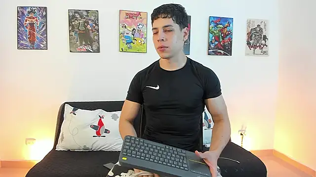 jonathanjoestar  online show from February 6, 9:51 pm