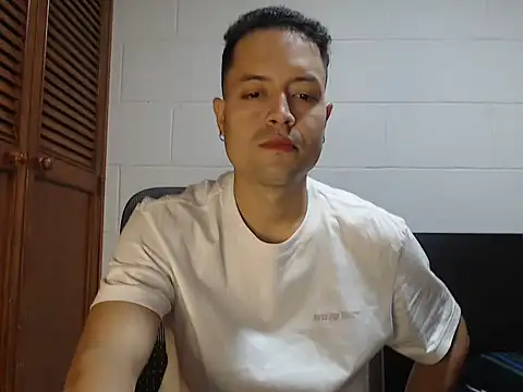 dimitriquiet05 online show from April 8, 3:39 am