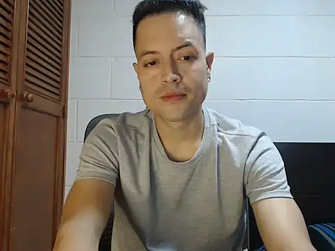 dimitriquiet05 online show from April 9, 4:12 am