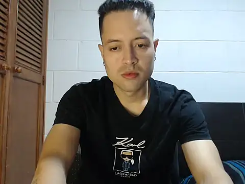 dimitriquiet05 online show from April 11, 4:06 am