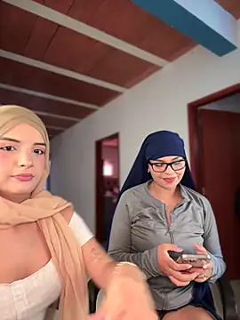 lalilamassu1 online show from November 4, 6:40 pm