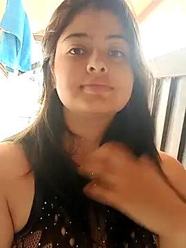 Stephania 18 online show from February 22, 7:03 pm