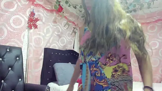 1julianasalazar online show from December 12, 4:37 am