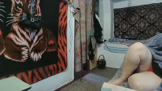 Snapshot of NataliiaRosa54 chatting on February 3, 6:22 am NataliiaRosa54 online show from February 3, 6:22 am