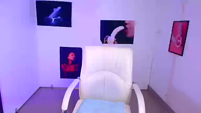 Snapshot of Loren_Moa chatting on December 30, 2:19 pm Loren Moa online show from December 30, 2:19 pm