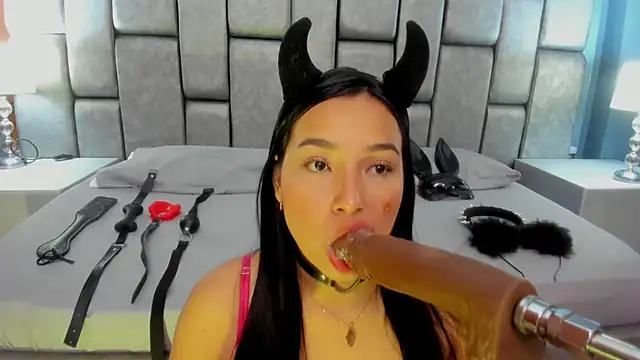 AniEvans  online show from February 21, 9:32 am