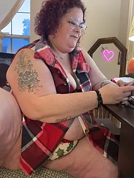 Snapshot of MsStrawbooty chatting on December 9, 7:50 pm MsStrawbooty online show from December 9, 7:50 pm