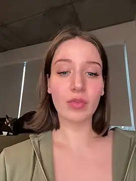 nerdynina online show from February 17, 1:04 am