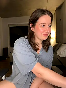 nerdynina online show from October 22, 1:39 am