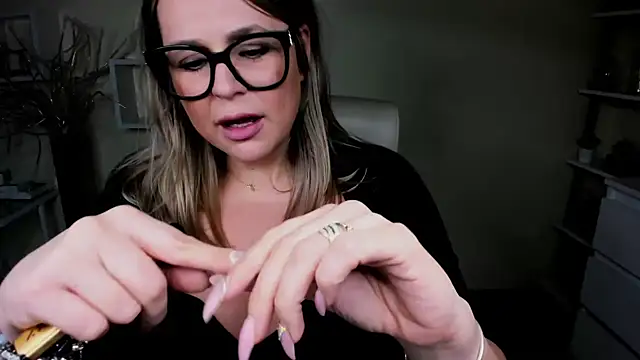 Snapshot of teaseDiana chatting on January 2, 1:51 pm teaseDiana online show from January 2, 1:51 pm