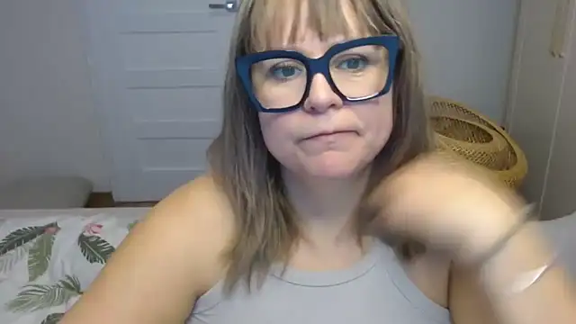 Snapshot of teaseDiana chatting on October 21, 5:41 am teaseDiana online show from October 21, 5:41 am