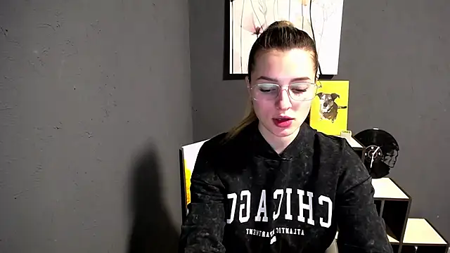 lady olivia  online show from February 27, 1:22 pm