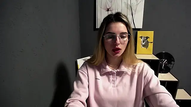 lady olivia  online show from April 4, 11:18 am