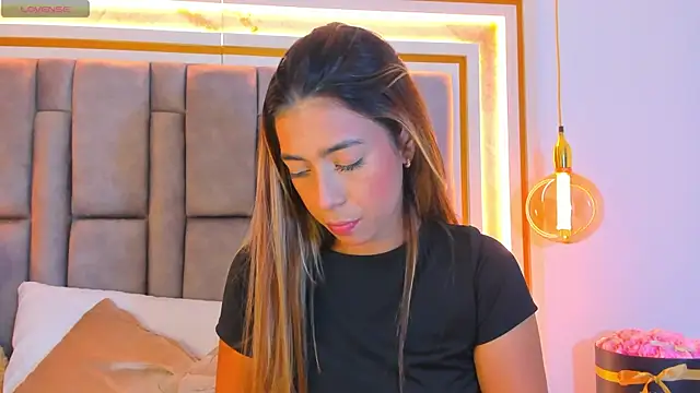 elianabrown online show from December 15, 10:58 pm