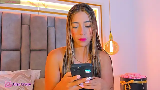 Snapshot of elianabrown chatting on January 15, 8:56 pm elianabrown online show from January 15, 8:56 pm