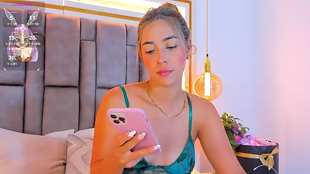 Snapshot of elianabrown chatting on February 18, 12:17 am elianabrown online show from February 18, 12:17 am