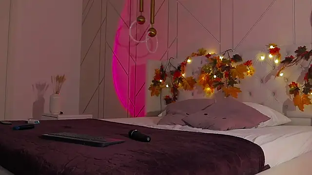 Snapshot of Lolly_Neal chatting on December 9, 11:58 am Lolly Neal online show from December 9, 11:58 am