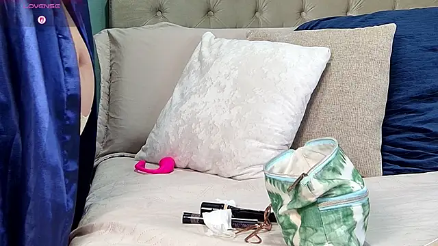 yanella fire online show from October 25, 11:07 am